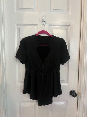Black Short-Sleeve Peplum Top with Front Keyhole